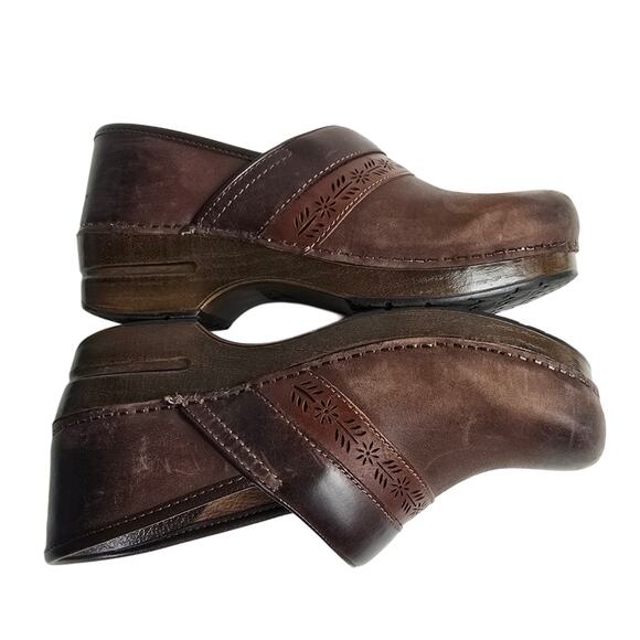Brown Clogs Dansko Penny Size EU40 US 9.5-10 Burnish Nubuck Leather Floral Leaf - Picture 13 of 14